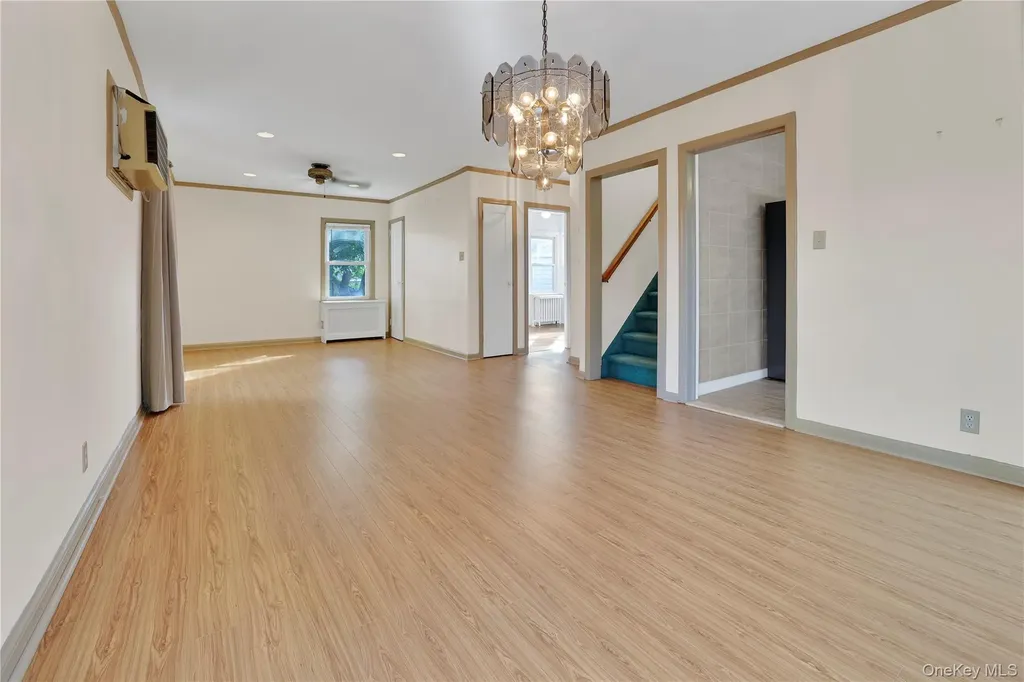 33 Park Circle New Hyde Park NY 11040