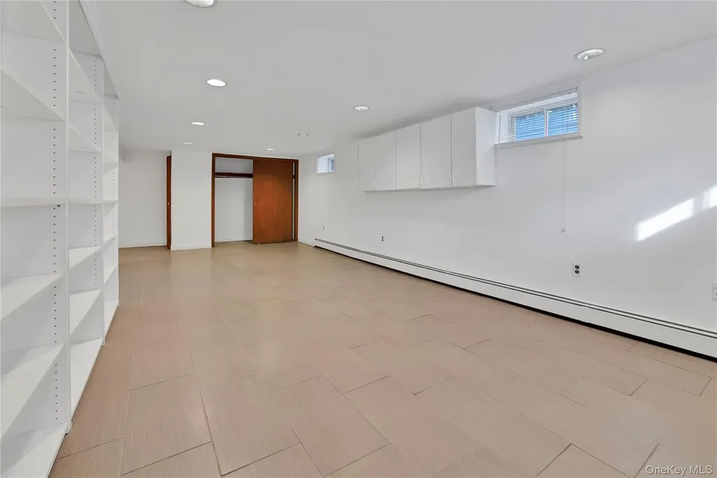 33 Park Circle New Hyde Park NY 11040