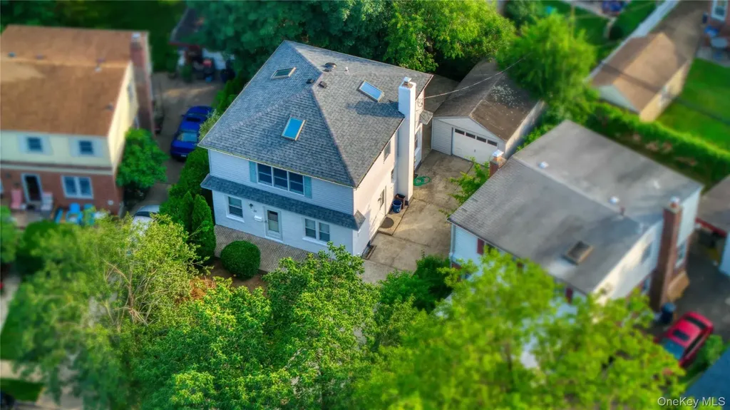 33 Park Circle New Hyde Park NY 11040