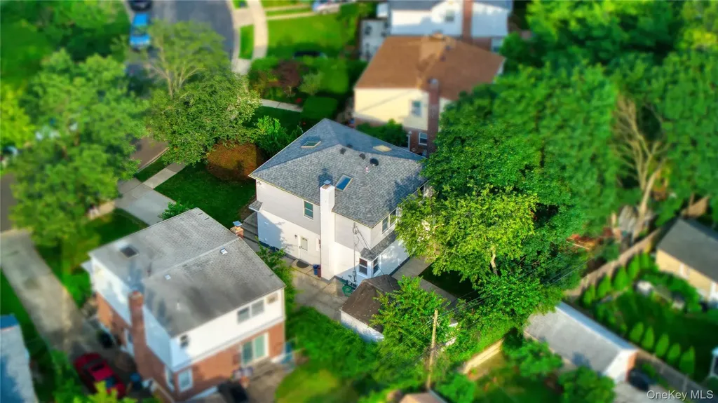33 Park Circle New Hyde Park NY 11040
