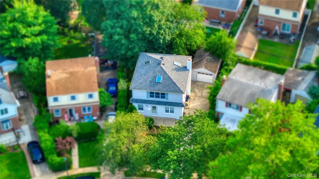 33 Park Circle New Hyde Park NY 11040