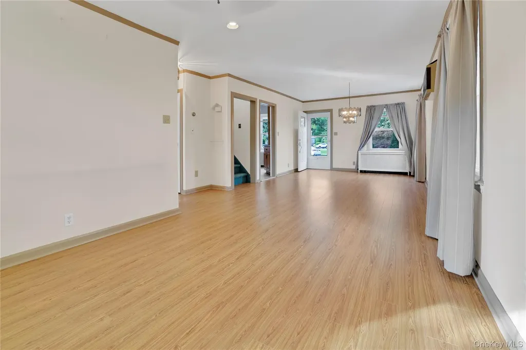 33 Park Circle New Hyde Park NY 11040