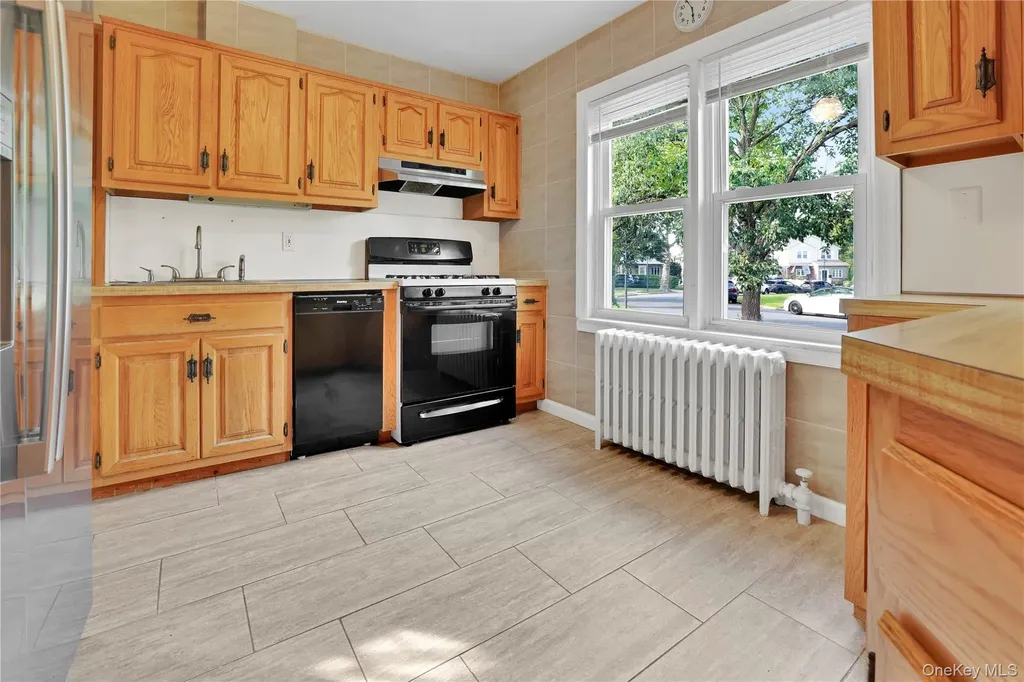 33 Park Circle New Hyde Park NY 11040