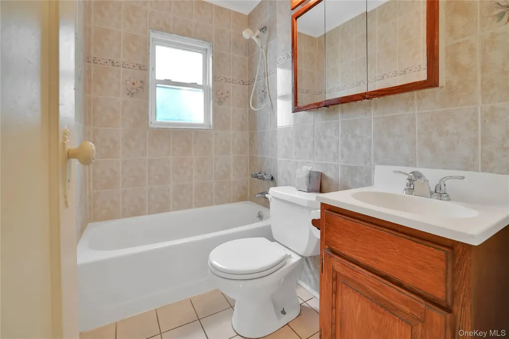 33 Park Circle New Hyde Park NY 11040