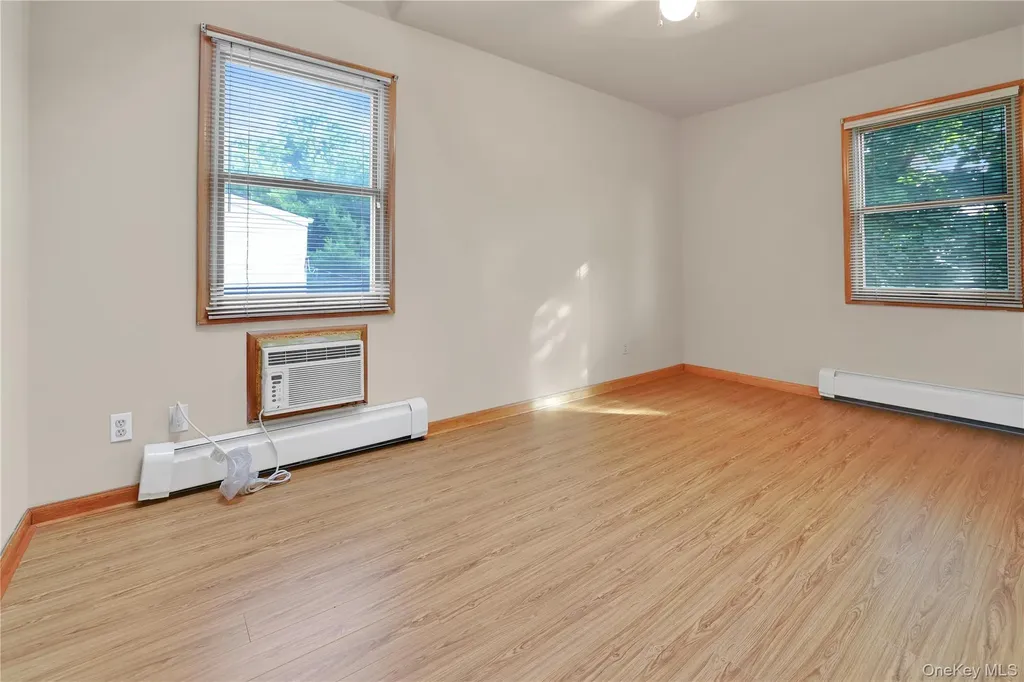 33 Park Circle New Hyde Park NY 11040
