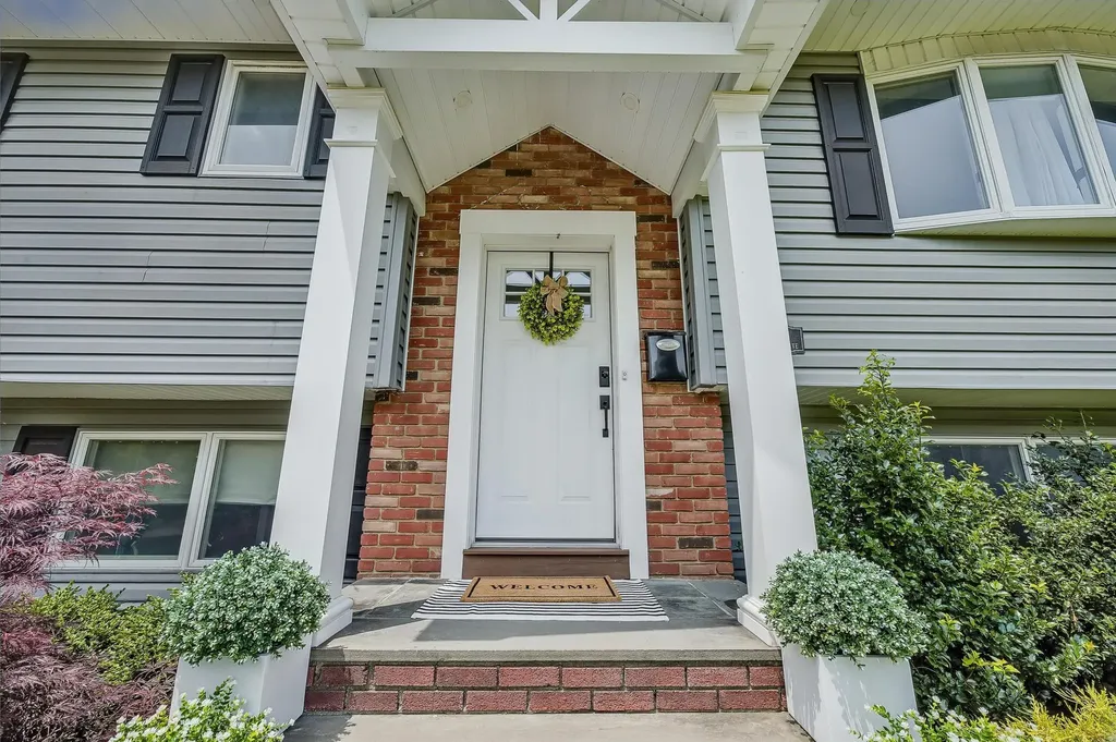 5 Somerset Drive Commack NY 11725