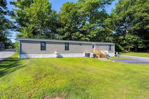 15 Julia Lane Beacon NY 12508