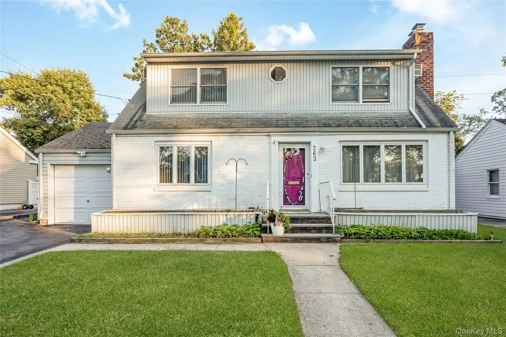 263 Foster Avenue Malverne NY 11565