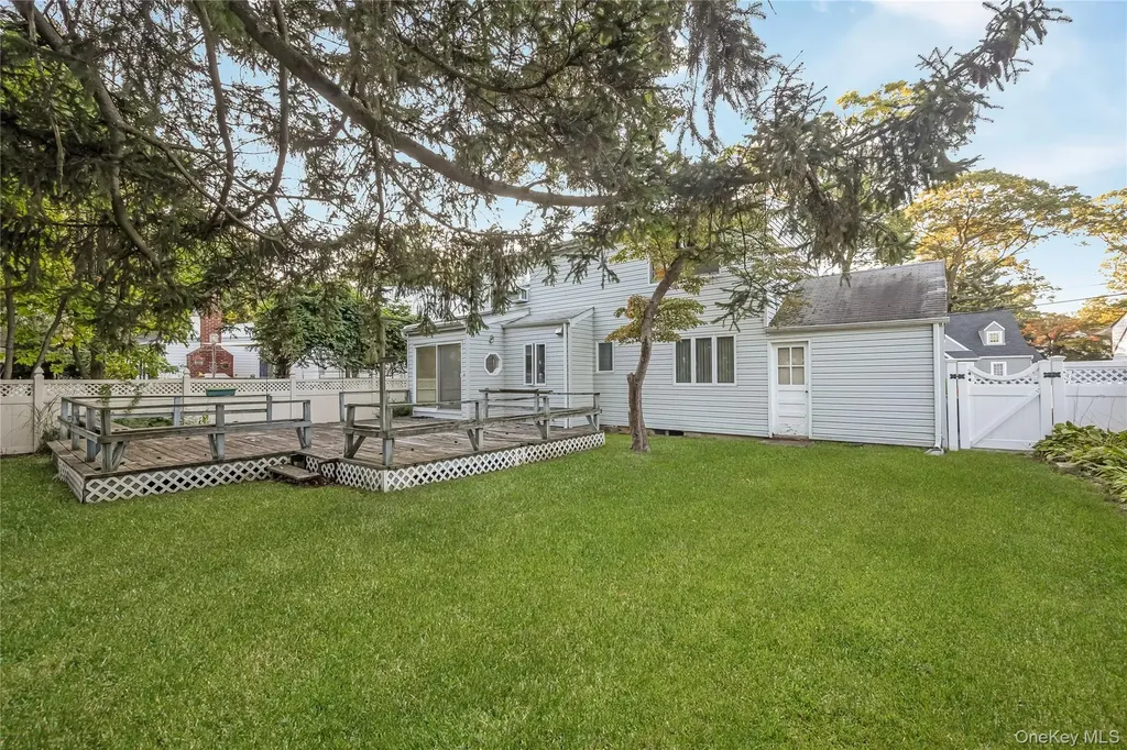 263 Foster Avenue Malverne NY 11565