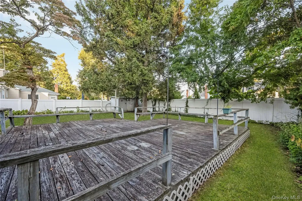 263 Foster Avenue Malverne NY 11565