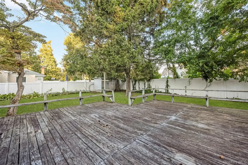 263 Foster Avenue Malverne NY 11565
