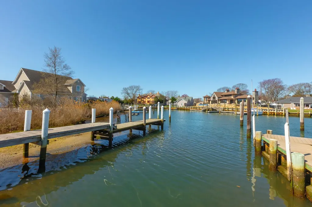 56 Riverdale Avenue Massapequa NY 11758