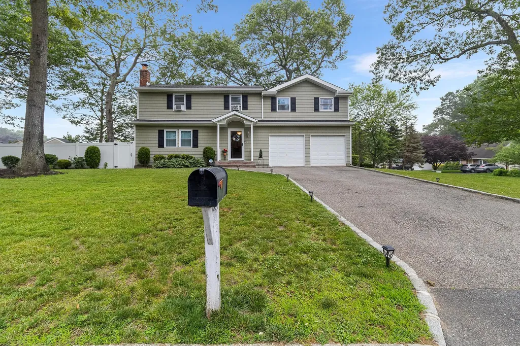 40 Ridge Haven Drive Ridge NY 11961