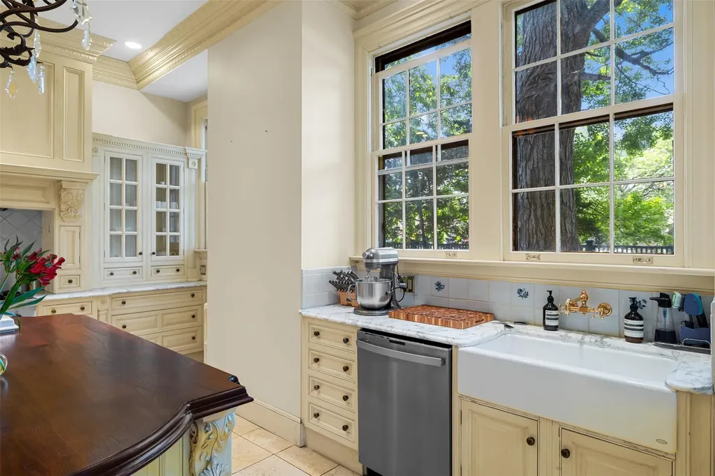 103 Albany Avenue Kingston NY 12401
