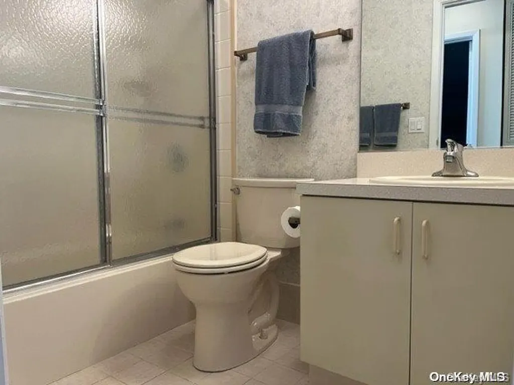 186 Pond View Lane Smithtown NY 11787