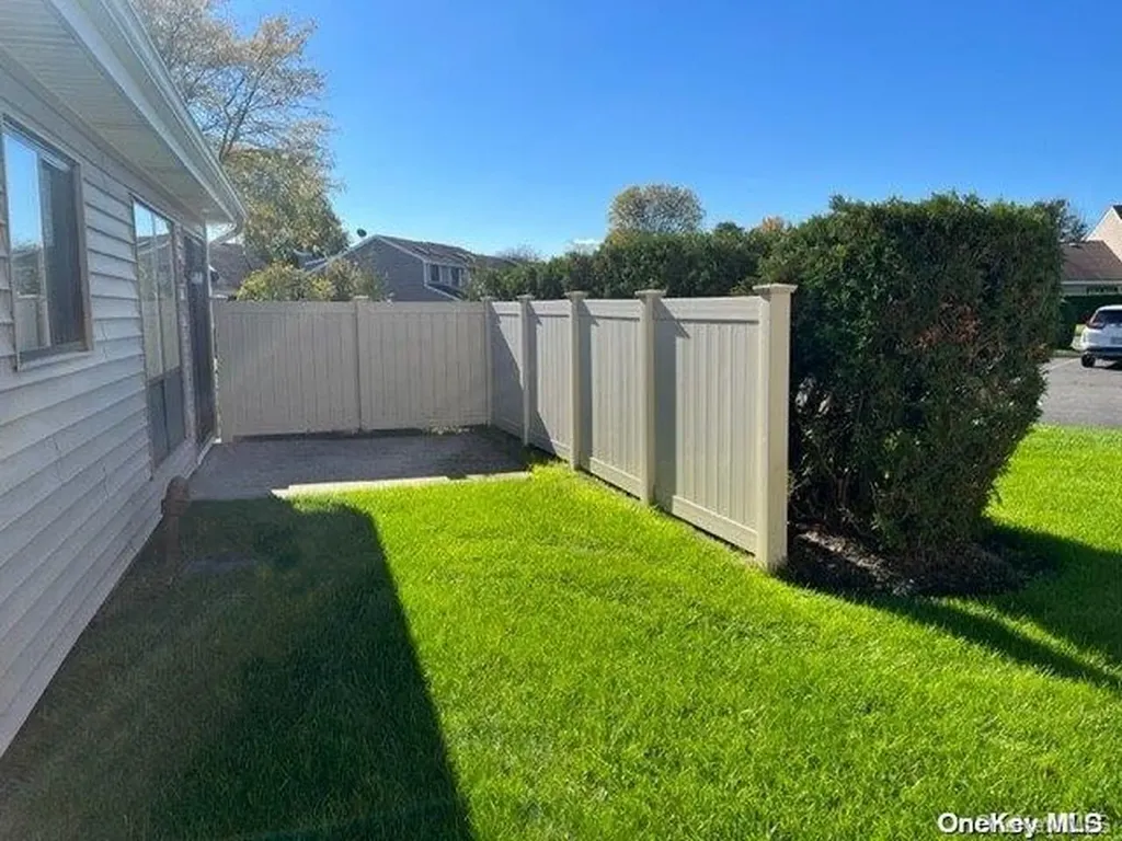 186 Pond View Lane Smithtown NY 11787