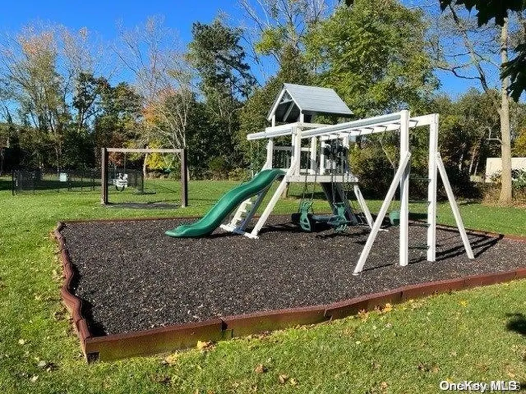 186 Pond View Lane Smithtown NY 11787