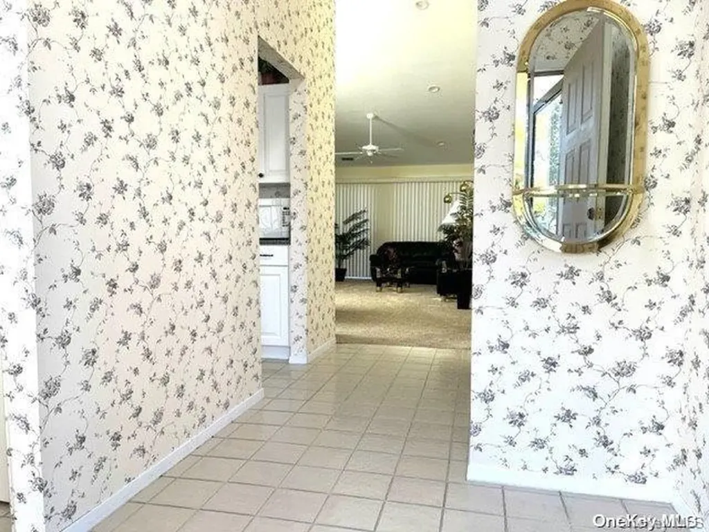 186 Pond View Lane Smithtown NY 11787