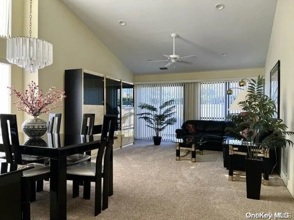 186 Pond View Lane Smithtown NY 11787