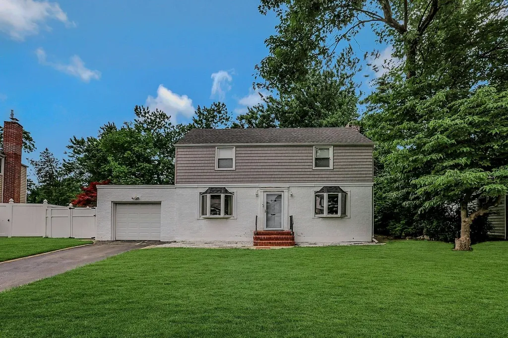 4 Wilwade Road Great Neck NY 11020