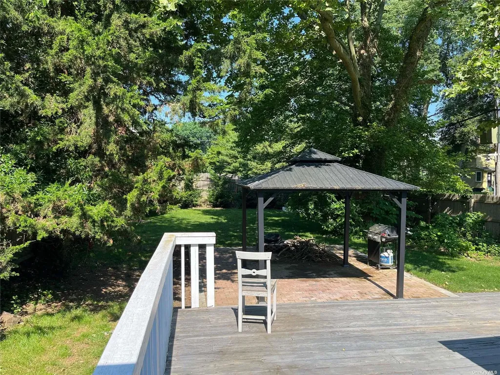 25 Willow Avenue Huntington NY 11743
