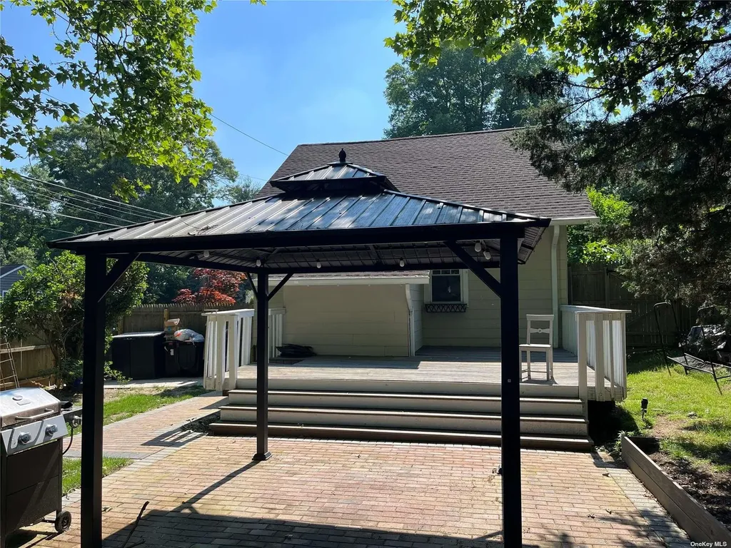 25 Willow Avenue Huntington NY 11743
