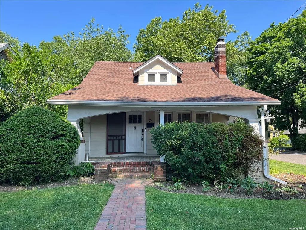 25 Willow Avenue Huntington NY 11743