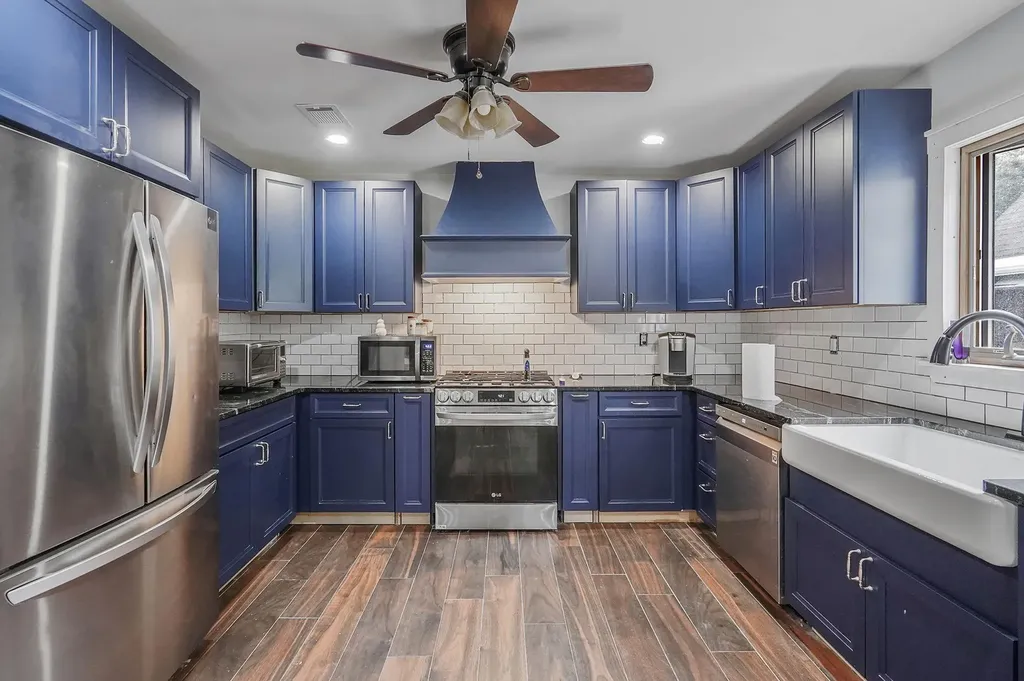 6 Youngs Lane Setauket NY 11733