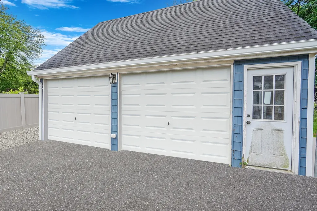 6 Youngs Lane Setauket NY 11733