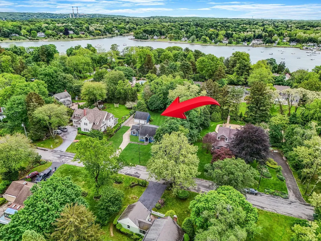 6 Youngs Lane Setauket NY 11733