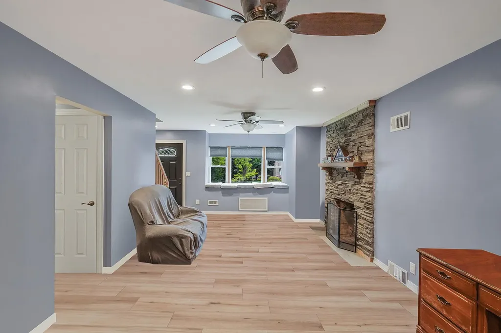 6 Youngs Lane Setauket NY 11733