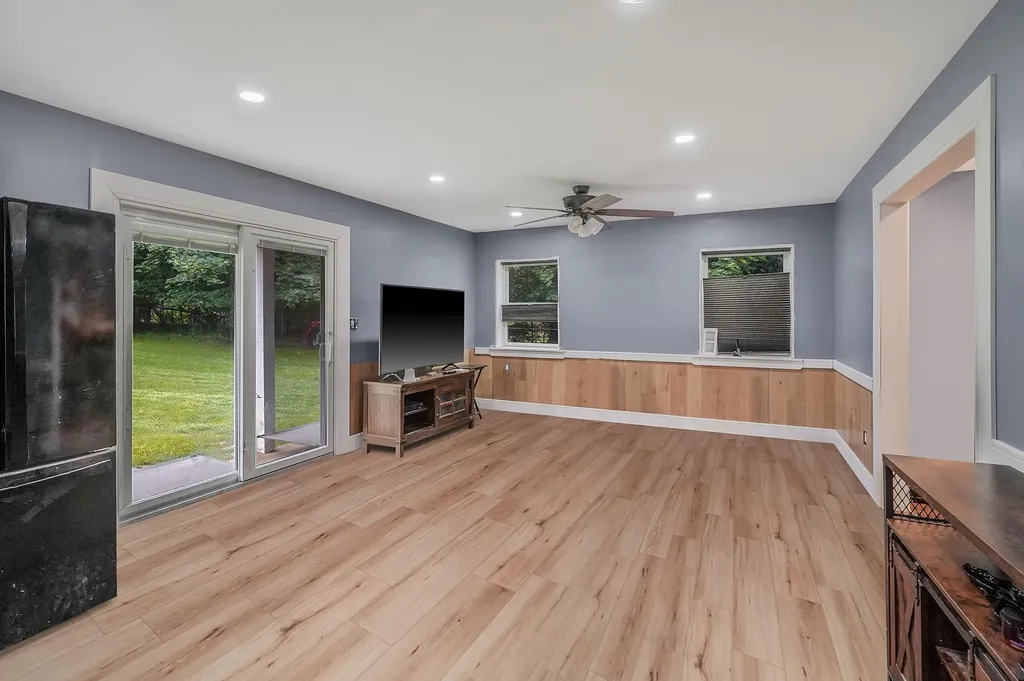 6 Youngs Lane Setauket NY 11733