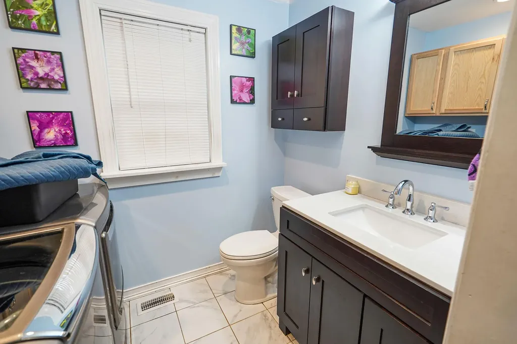 6 Youngs Lane Setauket NY 11733