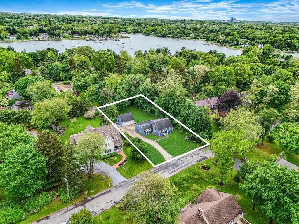 6 Youngs Lane Setauket NY 11733