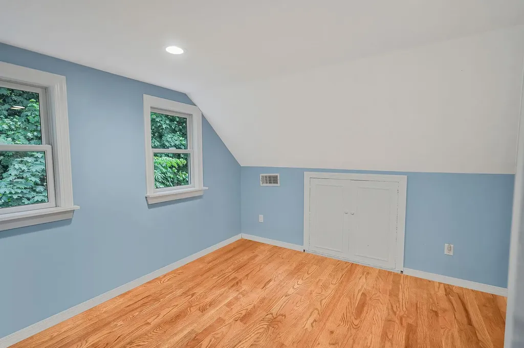 6 Youngs Lane Setauket NY 11733