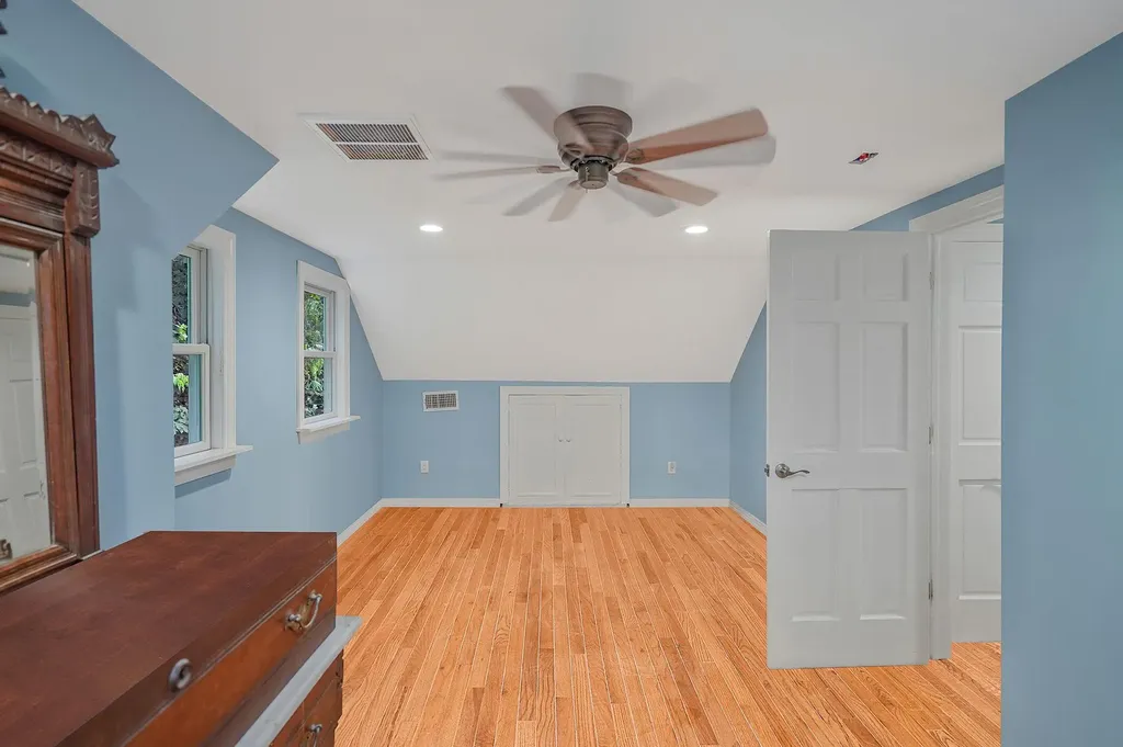 6 Youngs Lane Setauket NY 11733