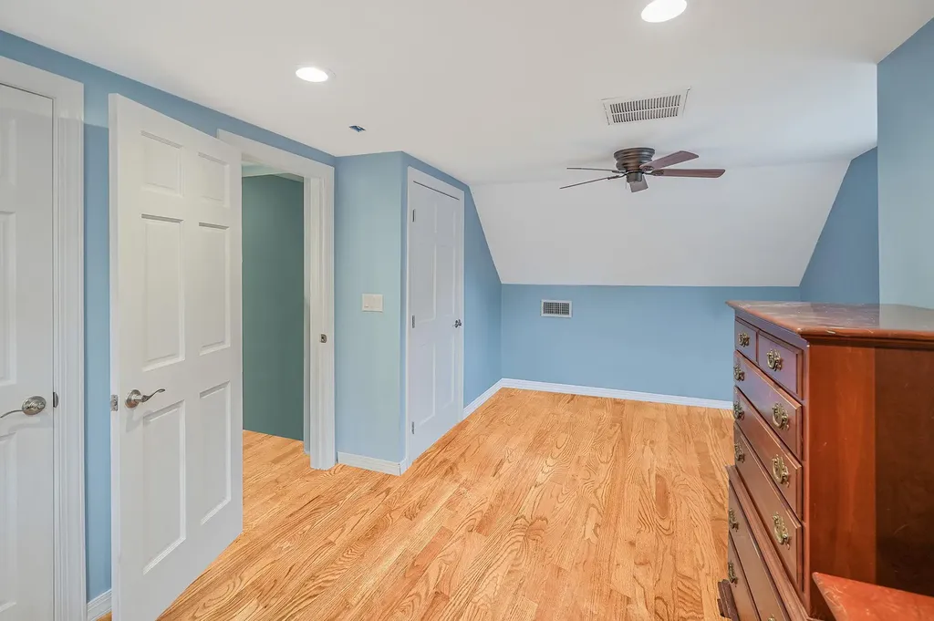 6 Youngs Lane Setauket NY 11733