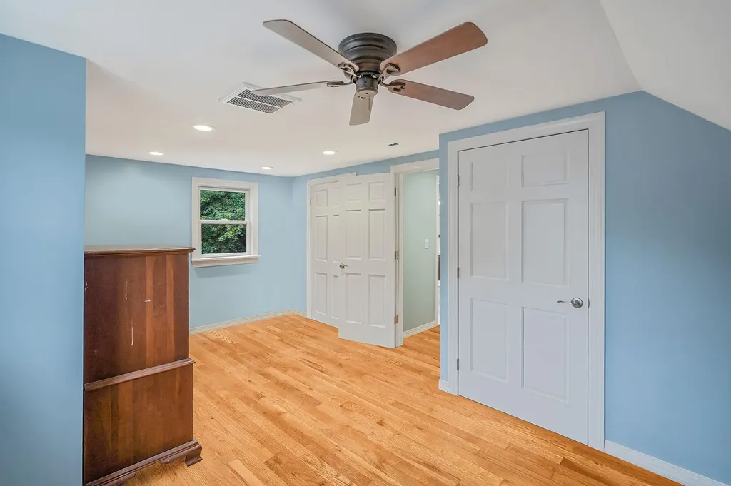 6 Youngs Lane Setauket NY 11733