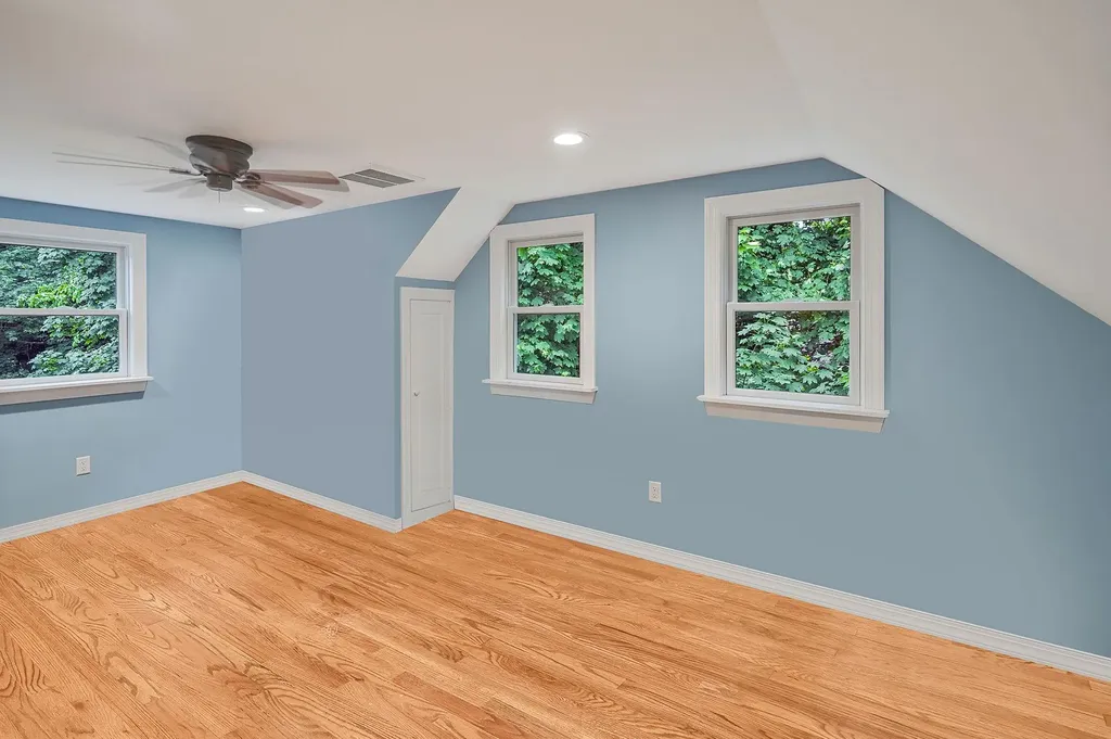 6 Youngs Lane Setauket NY 11733