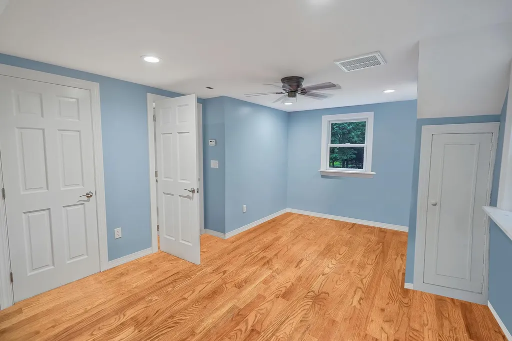 6 Youngs Lane Setauket NY 11733