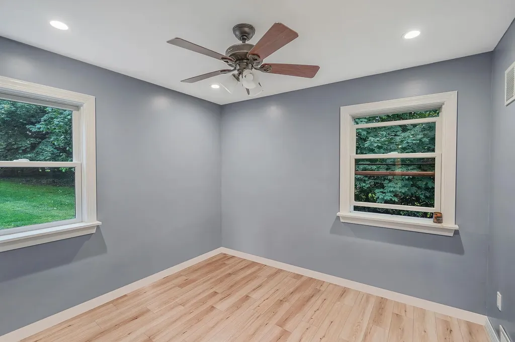 6 Youngs Lane Setauket NY 11733
