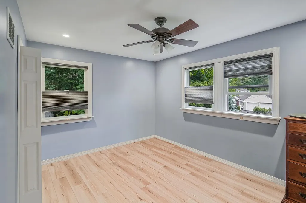 6 Youngs Lane Setauket NY 11733
