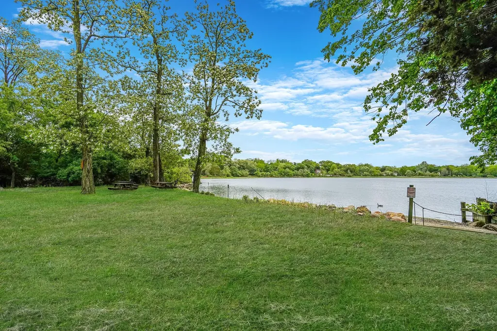 6 Youngs Lane Setauket NY 11733