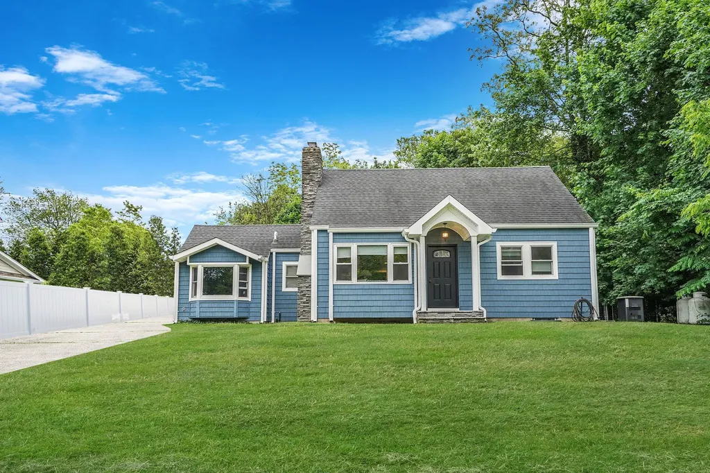 6 Youngs Lane Setauket NY 11733