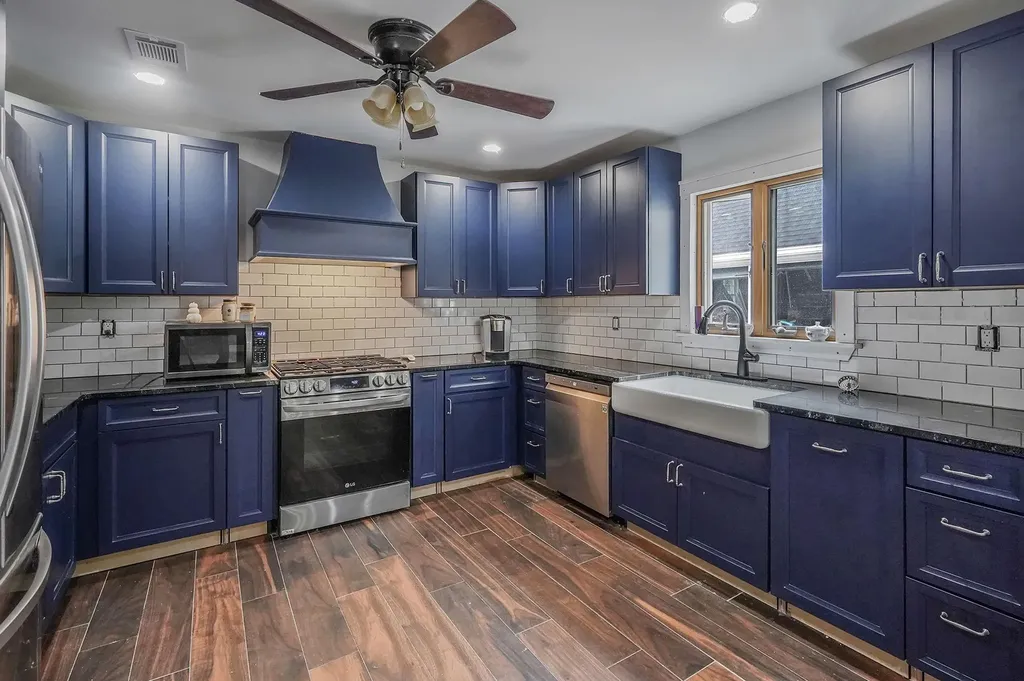 6 Youngs Lane Setauket NY 11733