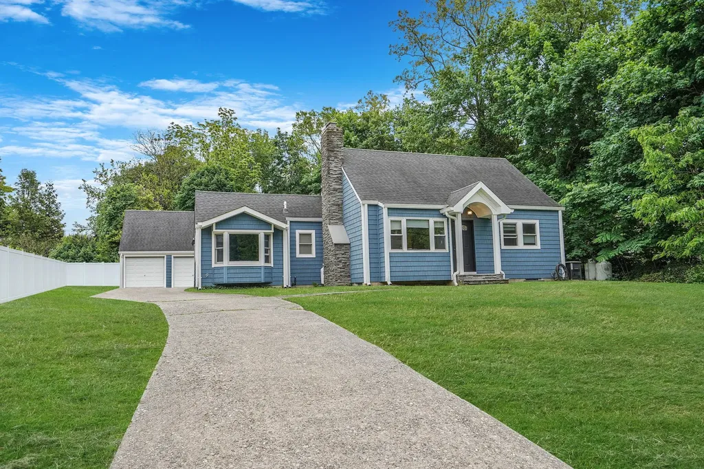 6 Youngs Lane Setauket NY 11733