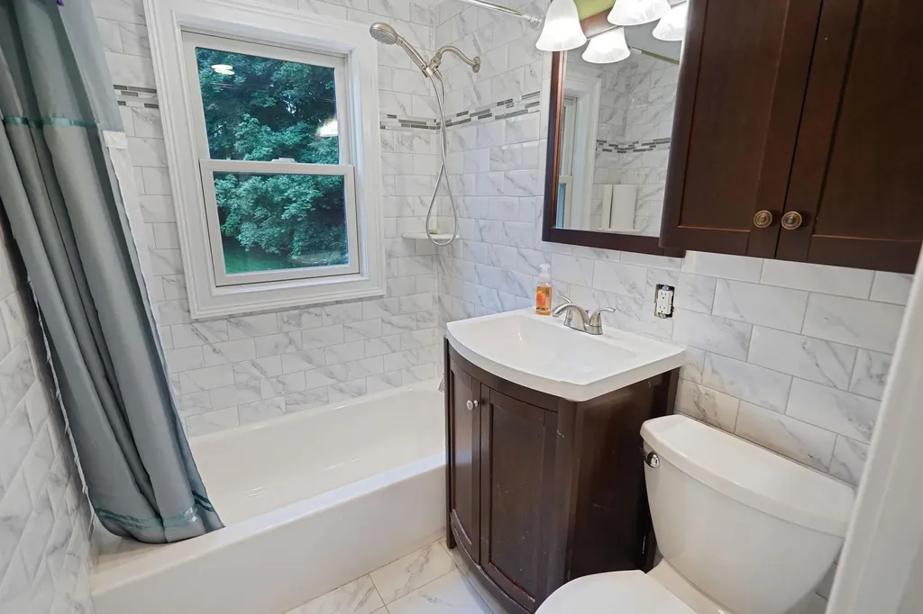 6 Youngs Lane Setauket NY 11733