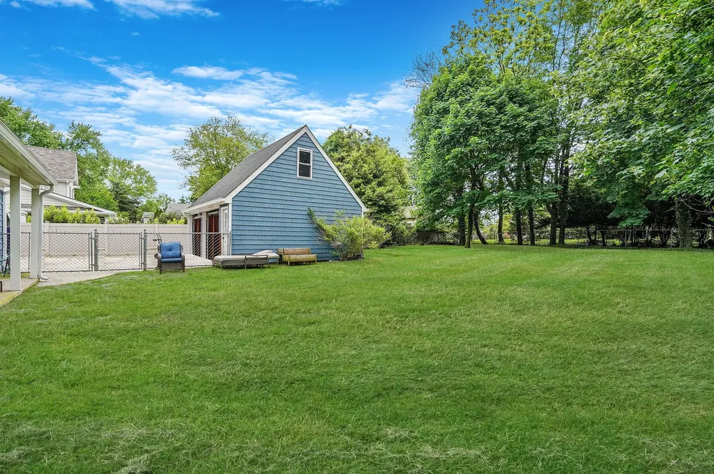 6 Youngs Lane Setauket NY 11733