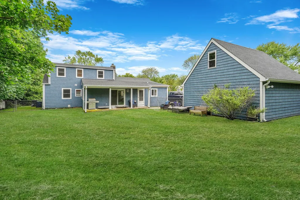 6 Youngs Lane Setauket NY 11733