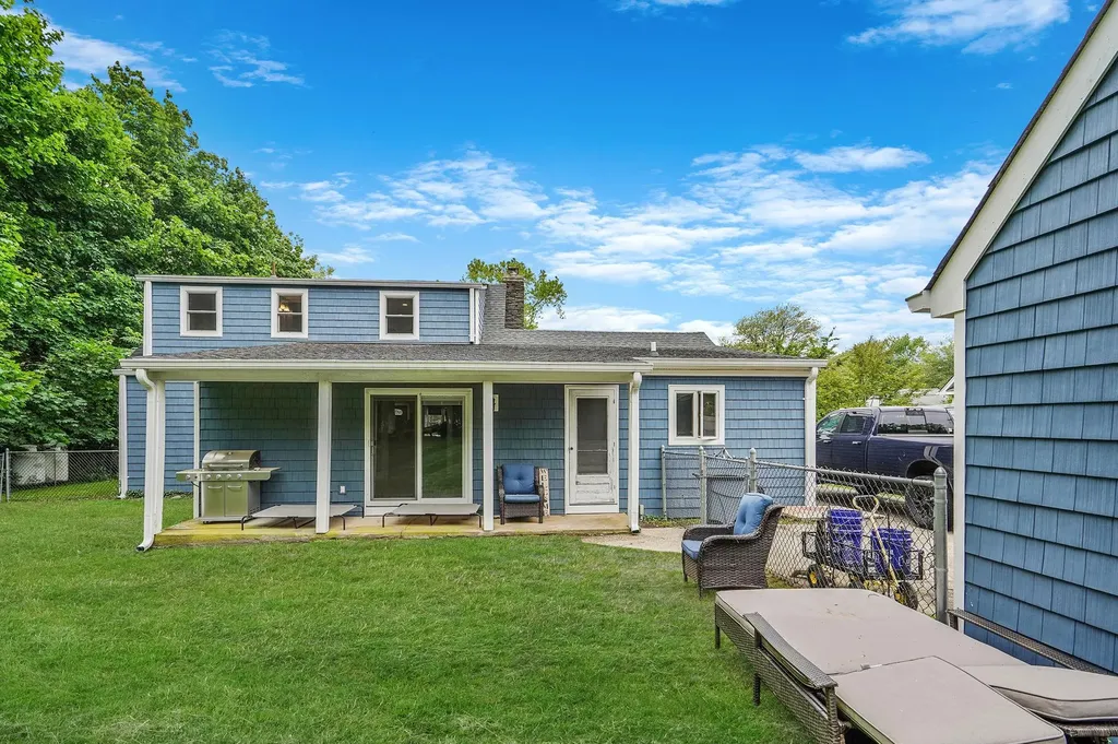 6 Youngs Lane Setauket NY 11733